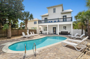 Crystal Gem With Heated Pool And Beach Chair Setup